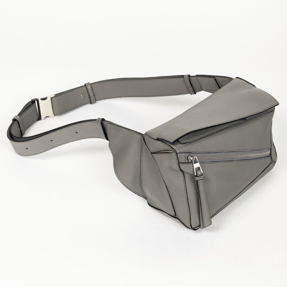 Loewe Puzzle Pearl Grey Classic Calfskin Bumbag